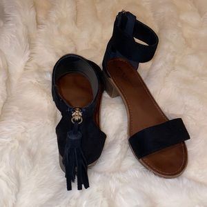 Black wedges